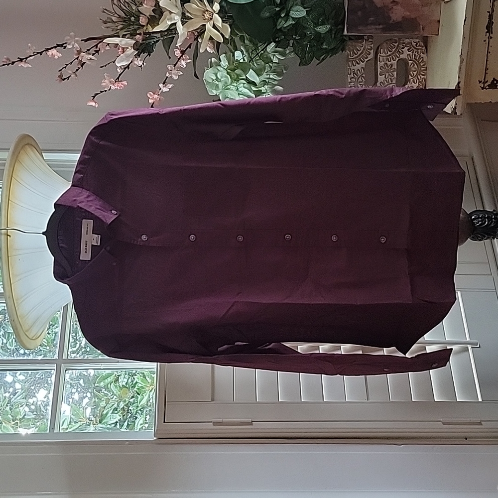 Old Navy men's long sleeve button down shirt Sz M. NWT.